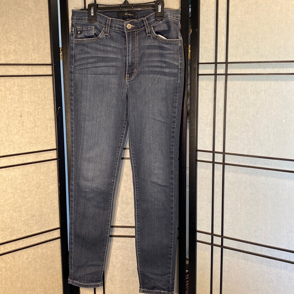 KanCan skinny jeans dark wash denim no holes or distress size 29